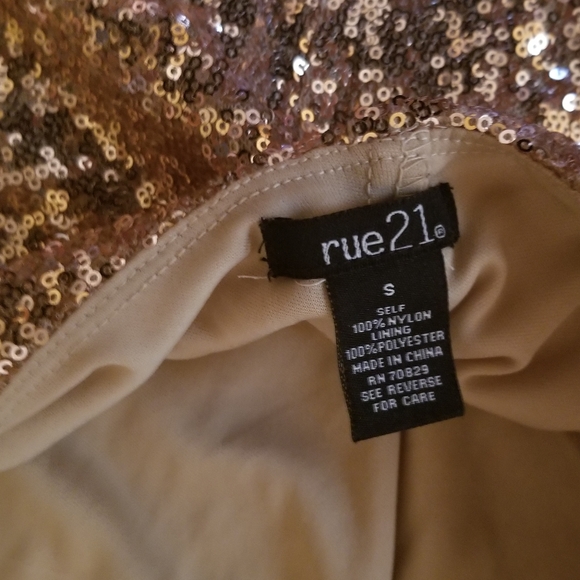 Form fitting rose gold sequined sleeved dress - Picture 4 of 4